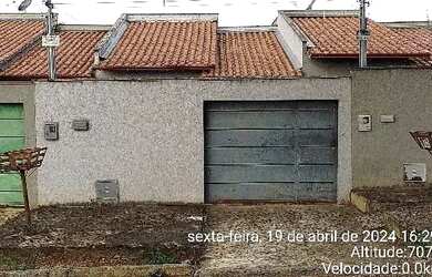 Imagem: A casa possui 2 Dormitórios, 1 Banheiro, 1 Vaga na garagem