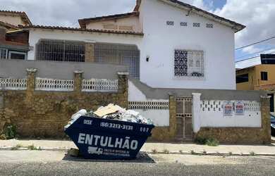 Imagem: A casa possui 3 Dormitórios, 1 Banheiro, 160m² de Área e