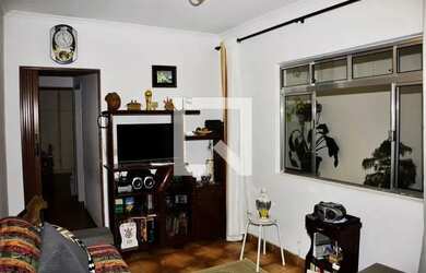 Imagem: A casa possui 4 Dormitórios, 3 Banheiros, 1 Vaga na garagem