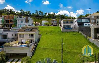 Imagem: O terreno à venda possui e está localizado em Alphaville