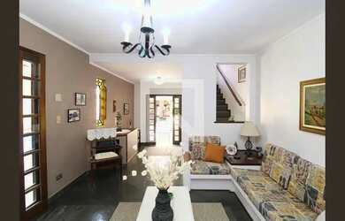 Imagem: A casa possui 4 Dormitórios, 5 Banheiros, 4 Vagas na garagem