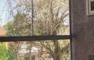 Imagem: A casa possui 4 Dormitórios, 5 Banheiros, 2 Vagas na garagem