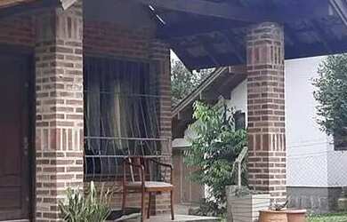 Imagem: A casa possui 3 Dormitórios, 3 Banheiros, 3 Vagas na garagem