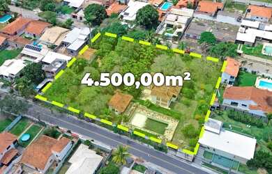 Imagem: A casa possui 5 Dormitórios, 4 Banheiros, 5 Vagas na garagem