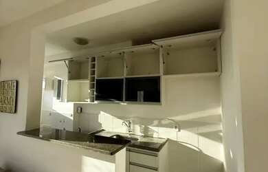 Imagem: O apartamento possui 2 Dormitórios, 1 Banheiro, 1 Vaga na garagem