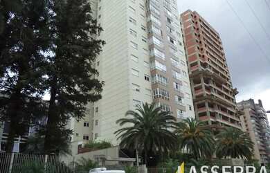 Imagem: O apartamento possui 3 Dormitórios, 2 Banheiros, 2 Vagas na