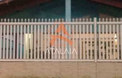 Imagem: A casa possui 3 Dormitórios, 1 Banheiro, 4 Vagas na garagem