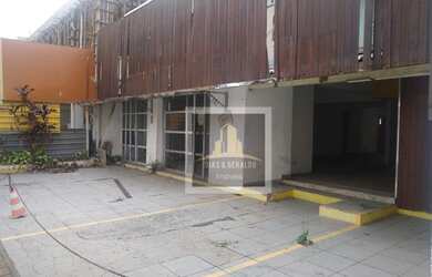 Imagem: O depósito possui 4 Vagas na garagem, 213m² de Área e está