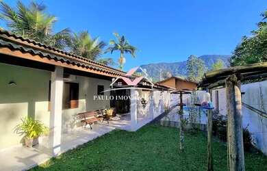 Imagem: A casa possui 2 Dormitórios, 1 Banheiro, 2 Vagas na garagem