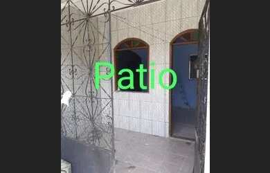 Imagem: A casa possui 3 Dormitórios e 1 Banheiro e está localizado