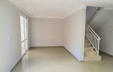 Imagem: A casa possui 3 Dormitórios, 2 Banheiros, 2 Vagas na garagem