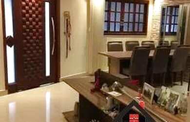 Imagem: A casa possui 3 Dormitórios, 1 Banheiro, 2 Vagas na garagem