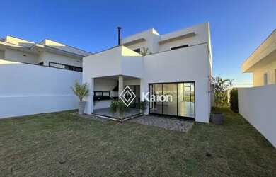 Imagem: A casa em condomínio possui 3 Dormitórios, 4 Banheiros, 4