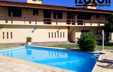 Imagem: A casa possui 5 Dormitórios, 5 Banheiros, 2 Vagas na garagem