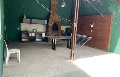 Imagem: A casa à venda possui 3 Dormitórios, 2 Banheiros, 2 Vagas