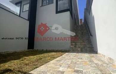 Imagem: A casa possui 2 Dormitórios, 1 Banheiro, 2 Vagas na garagem