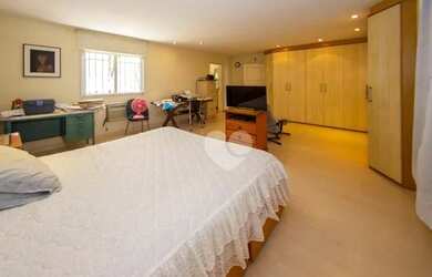 Imagem 11: Espetacular 4 dormitórios 2 suites sendo uma Master, 2 banheiros Reformados...