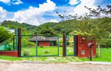 Imagem: A casa em condomínio possui 4 Dormitórios, 3 Banheiros, 3