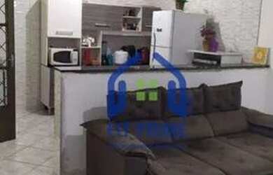 Imagem: A casa possui 3 Dormitórios, 2 Banheiros, 5 Vagas na garagem