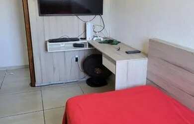 Imagem: O apartamento possui 3 Dormitórios, 1 Banheiro, 1 Vaga na garagem