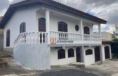 Imagem: A casa em condomínio possui 5 Dormitórios, 3 Banheiros, 5