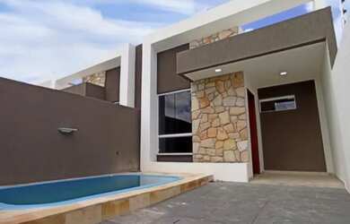 Imagem: A casa possui 3 Dormitórios, 2 Banheiros, 1 Vaga na garagem