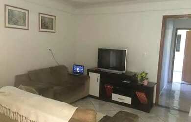 Imagem: A casa possui 3 Dormitórios, 2 Banheiros, 3 Vagas na garagem