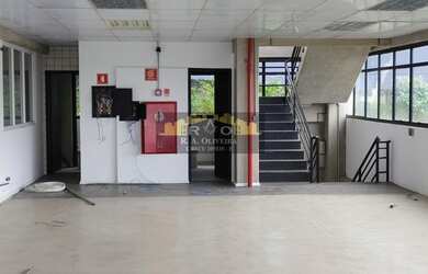 Imagem 12: Galpão para Locação em Itapevi, Polo Industrial, 8 banheiros, 13 vagas