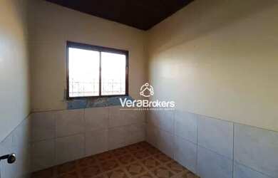 Imagem: A casa possui 3 Dormitórios, 2 Banheiros, 2 Vagas na garagem