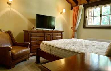 Imagem 16: CASA EM FRENTE AO LAGO NEGRO