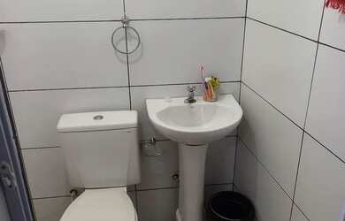 Imagem: A casa possui 3 Dormitórios, 2 Banheiros e está localizado