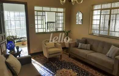 Imagem: A casa possui 4 Dormitórios, 1 Banheiro, 4 Vagas na garagem