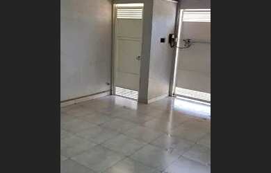 Imagem: A casa possui 2 Dormitórios, 2 Banheiros, 1 Vaga na garagem