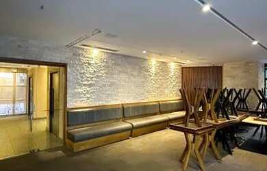 Imagem: O depósito possui 1 Vaga na garagem e 80000m² de Área e está