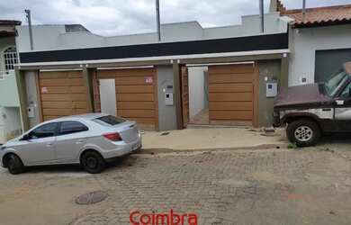 Imagem: A casa possui 2 Dormitórios, 1 Banheiro, 1 Vaga na garagem