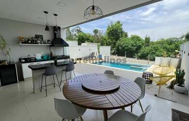 Imagem: A casa em condomínio possui 3 Dormitórios, 5 Banheiros, 4