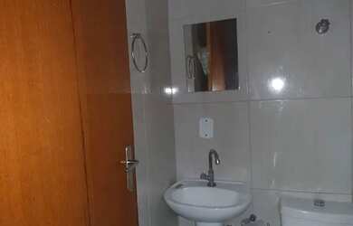 Imagem: A casa possui 1 Dormitório, 1 Banheiro e está localizado