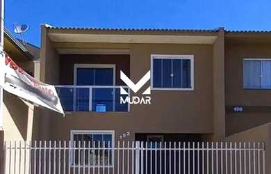 Imagem: A casa possui 4 Dormitórios, 3 Banheiros, 2 Vagas na garagem