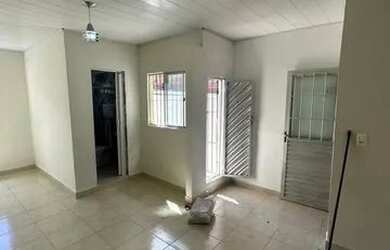 Imagem: A casa possui 2 Dormitórios, 1 Banheiro e está localizado
