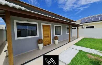 Imagem: A casa possui 3 Dormitórios, 2 Banheiros, 4 Vagas na garagem