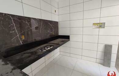 Imagem: A casa possui 2 Dormitórios, 2 Banheiros, 2 Vagas na garagem