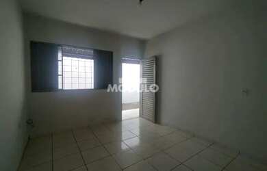 Imagem: A casa possui 2 Dormitórios, 1 Banheiro, 80m² de Área e