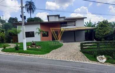 Imagem: A casa em condomínio possui 4 Dormitórios, 5 Banheiros, 5