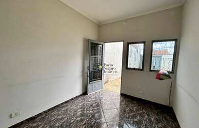 Imagem: A casa possui 2 Dormitórios, 1 Banheiro, 4 Vagas na garagem