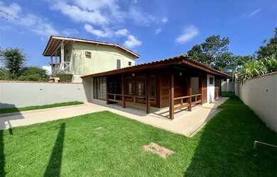 Imagem: A casa possui 2 Dormitórios, 2 Banheiros, 4 Vagas na garagem