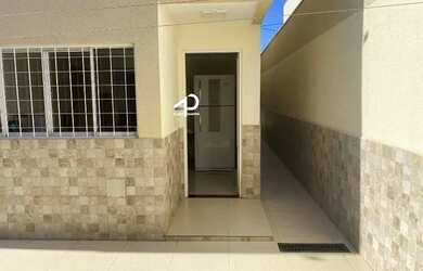 Imagem: A casa possui 2 Dormitórios, 2 Banheiros, 3 Vagas na garagem