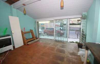 Imagem: A casa possui 3 Dormitórios, 2 Banheiros, 1 Vaga na garagem