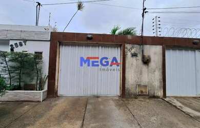 Imagem: A casa possui 2 Dormitórios, 2 Banheiros, 2 Vagas na garagem