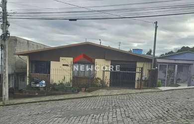 Imagem: A casa possui 5 Dormitórios, 3 Banheiros, 2 Vagas na garagem