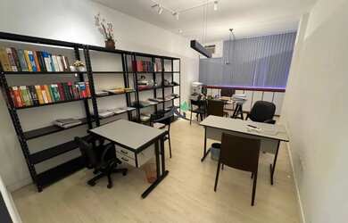 Imagem: O depósito possui 1 Vaga na garagem, 35m² de Área e está